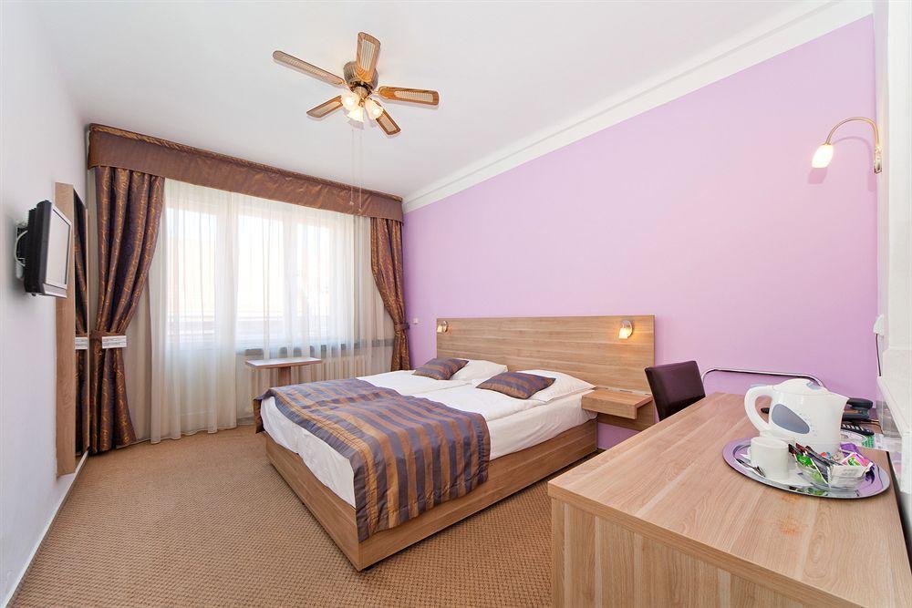 Hotell Meda Of Museum Kampa Prag